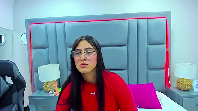 Snapshot of LuisaFranco chatting on November 25, 2025, 3:39 am LuisaFranco online show from November 25, 2025, 3:39 am