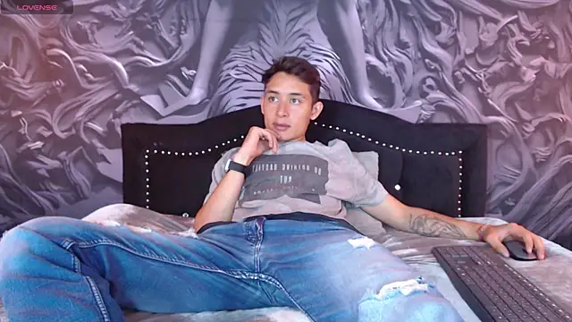 Snapshot of Angell01_ chatting on November 27, 2025, 4:36 am Angell01 online show from November 27, 2025, 4:36 am