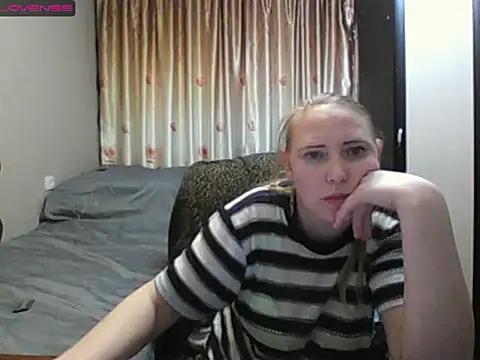JenniDeep online show from April 4, 2026, 5:43 pm