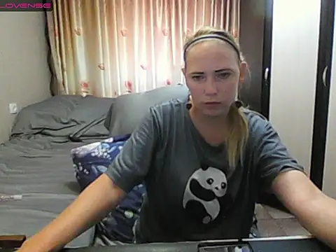 JenniDeep online show from July 5, 2026, 7:37 am