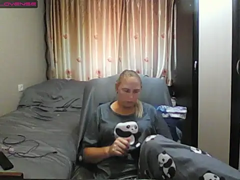 JenniDeep online show from July 6, 2026, 9:17 am