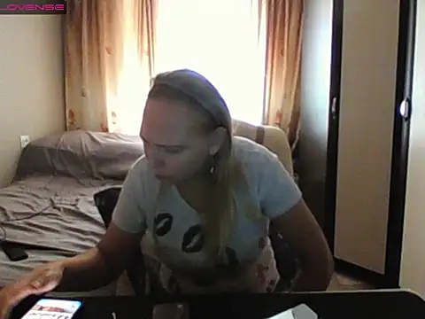 JenniDeep online show from July 10, 2026, 8:50 am