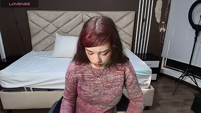 Laracooper  online show from January 8, 2026, 7:05 pm