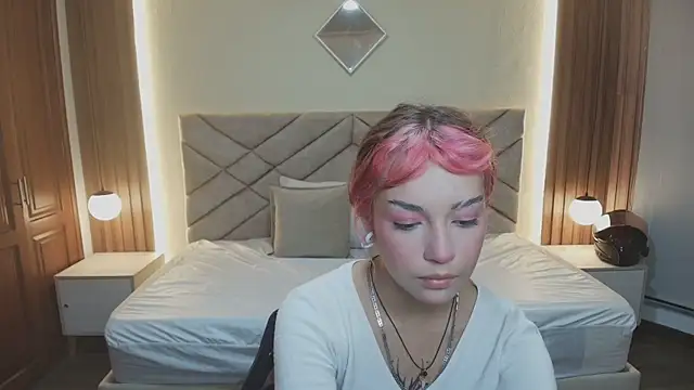 Laracooper  online show from February 21, 2026, 7:37 pm