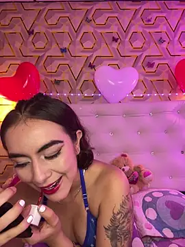 MelanyyJhonson15 online show from February 19, 2026, 2:18 am