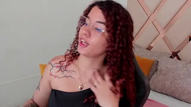 avrilwaynee online show from March 4, 2026, 12:11 pm