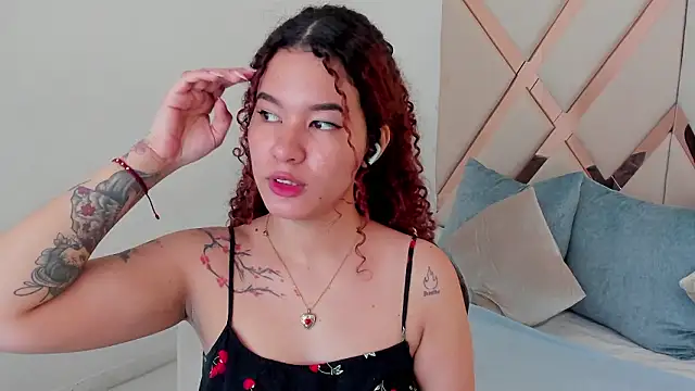 avrilwaynee online show from March 12, 2026, 11:49 am