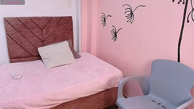 Snapshot of Mellany_Bleak__ chatting on November 19, 2025, 7:36 pm Mellany Bleak online show from November 19, 2025, 7:36 pm