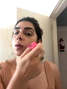 Snapshot of Monahliza chatting on December 5, 2025, 12:25 pm Monahliza online show from December 5, 2025, 12:25 pm