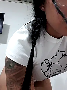 julianlondo111 online show from November 22, 2025, 1:15 am