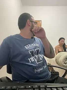 julianlondo111 online show from March 12, 2026, 4:51 am