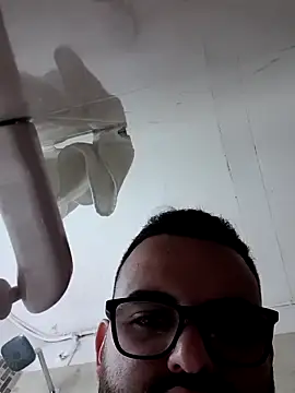 julianlondo111 online show from March 27, 2026, 6:52 am