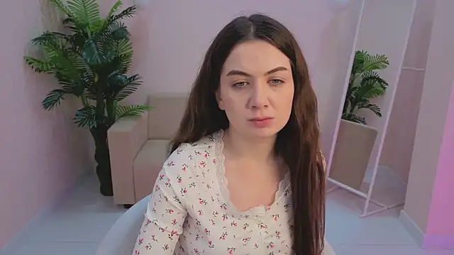 Lilia Crown online show from November 23, 2025, 3:45 pm