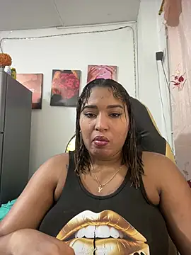Snapshot of morena-2025 chatting on June 20, 2026, 11:40 pm morena-2025 online show from June 20, 2026, 11:40 pm