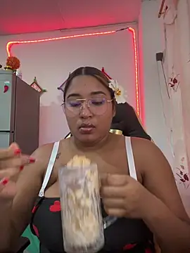 Snapshot of morena-2025 chatting on July 4, 2026, 11:00 pm morena-2025 online show from July 4, 2026, 11:00 pm
