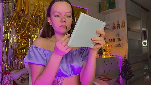 CheekySashaCharm online show from December 23, 2025, 5:27 am