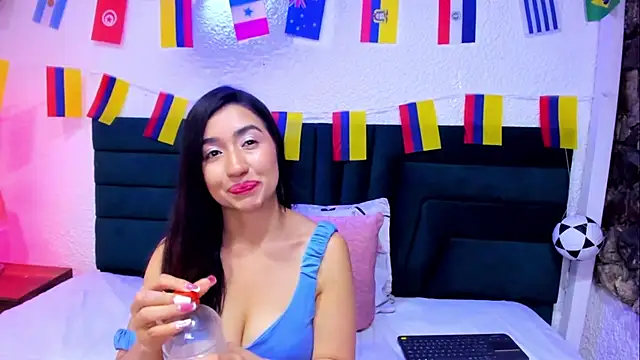 VictoriaRouge  online show from June 30, 2026, 8:21 pm