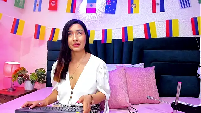 VictoriaRouge  online show from July 9, 2026, 8:46 pm