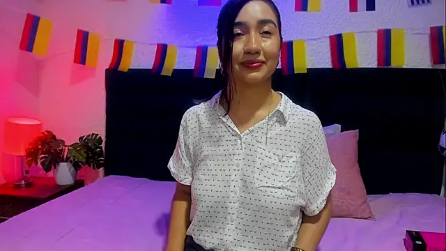 VictoriaRouge  online show from July 10, 2026, 8:55 pm