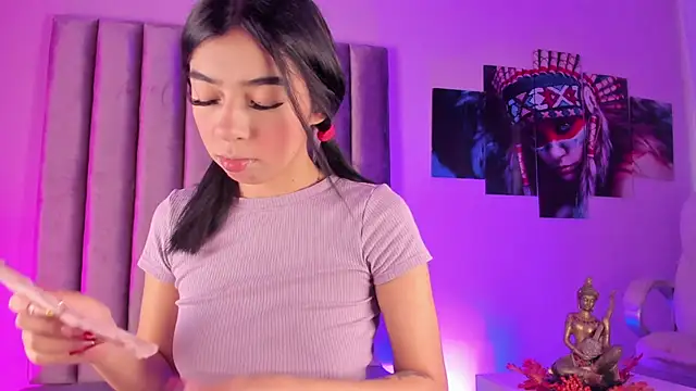 Snapshot of GabrielaSuarez_ chatting on May 5, 2026, 8:28 pm GabrielaSuarez online show from May 5, 2026, 8:28 pm