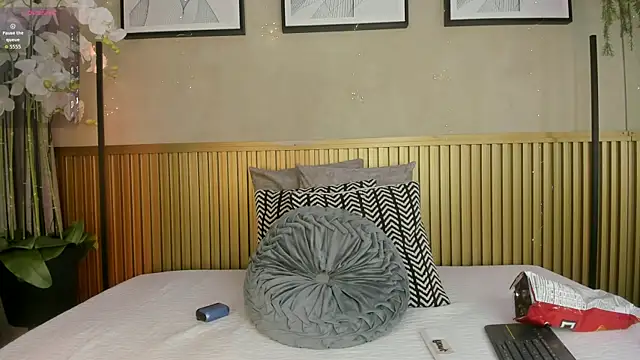 Gia ricci  online show from July 9, 2026, 4:27 am