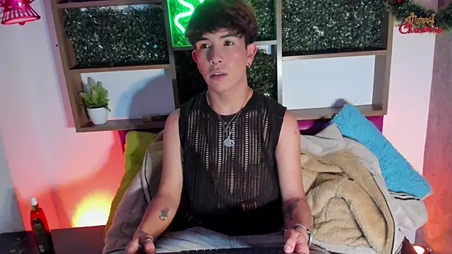 Snapshot of Angeldust19 chatting on November 20, 2025, 3:39 am Angeldust19 online show from November 20, 2025, 3:39 am