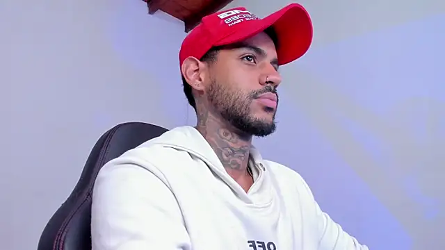 LuigiVitale 1 online show from November 27, 2025, 8:05 am