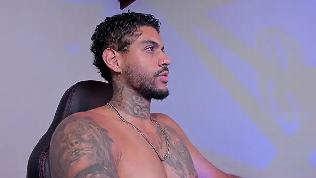 LuigiVitale 1 online show from December 4, 2025, 1:59 am