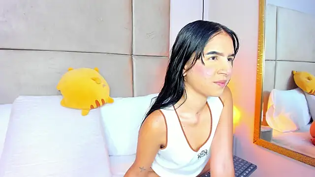 angelaG1 online show from June 12, 2026, 8:41 pm