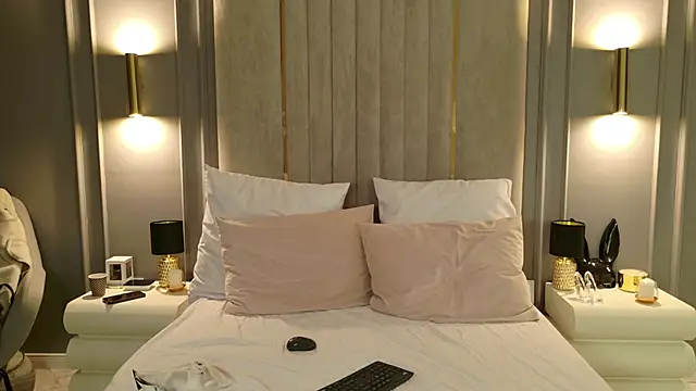 Snapshot of RileyHeaven chatting on November 15, 2025, 9:32 pm RileyHeaven online show from November 15, 2025, 9:32 pm