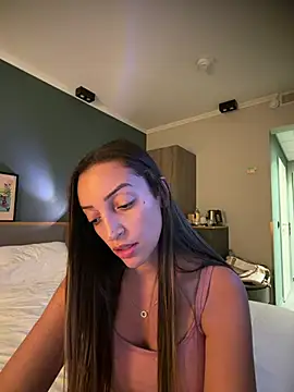BelleRune online show from July 25, 2026, 6:27 pm