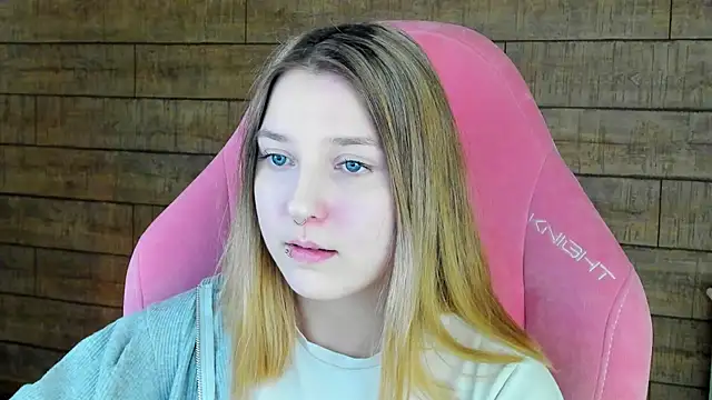 TinnaBurton online show from March 15, 2026, 4:35 pm