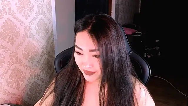 Emma Uilson online show from May 6, 2026, 1:16 pm
