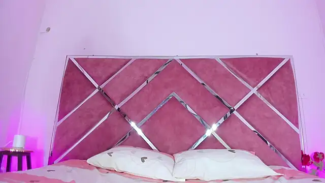 ZoeClarkk  online show from February 25, 2026, 1:10 pm