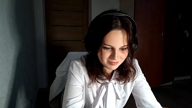 Snapshot of LouiseMarengo chatting on November 30, 2025, 1:59 pm LouiseMarengo online show from November 30, 2025, 1:59 pm