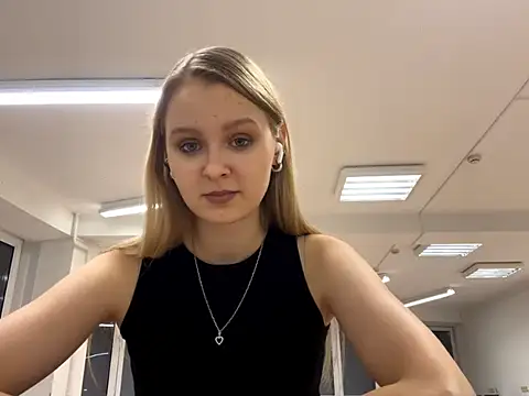 PaulitaSolow online show from November 17, 2025, 5:41 pm