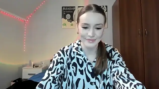 tinyglow online show from December 16, 2025, 11:59 am