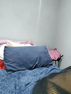 Snapshot of Naive618 chatting on November 18, 2025, 9:30 pm Naive618 online show from November 18, 2025, 9:30 pm