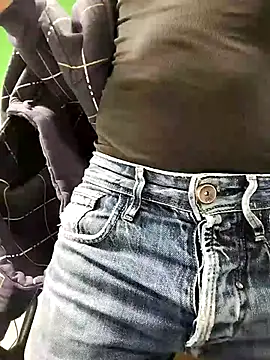 Snapshot of platone09 chatting on November 21, 2025, 2:05 pm platone09 online show from November 21, 2025, 2:05 pm