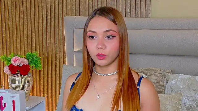 Snapshot of LondraBlush chatting on May 16, 2026, 12:59 pm LondraBlush online show from May 16, 2026, 12:59 pm
