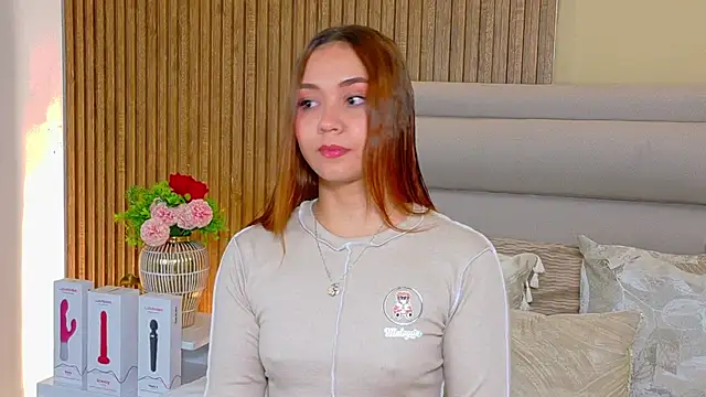 Snapshot of LondraBlush chatting on June 9, 2026, 12:39 pm LondraBlush online show from June 9, 2026, 12:39 pm