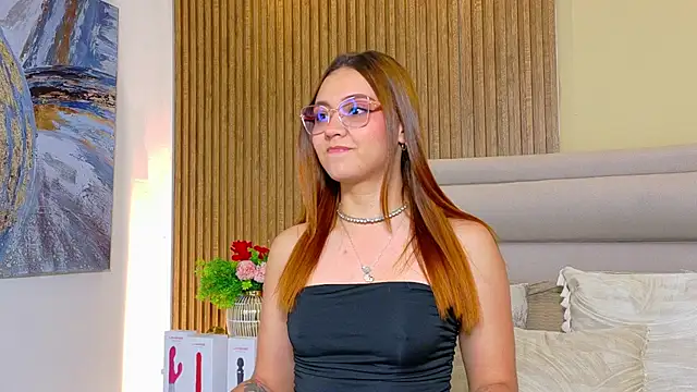 Snapshot of LondraBlush chatting on July 2, 2026, 1:06 pm LondraBlush online show from July 2, 2026, 1:06 pm