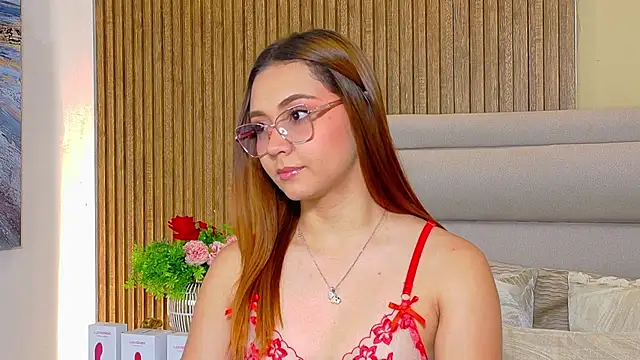 Snapshot of LondraBlush chatting on July 17, 2026, 12:45 pm LondraBlush online show from July 17, 2026, 12:45 pm