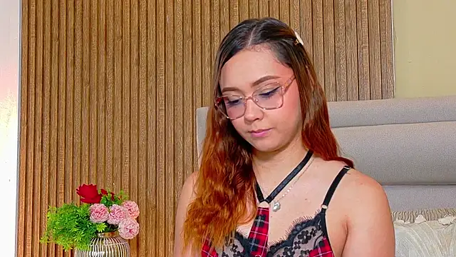 Snapshot of LondraBlush chatting on July 22, 2026, 1:03 pm LondraBlush online show from July 22, 2026, 1:03 pm