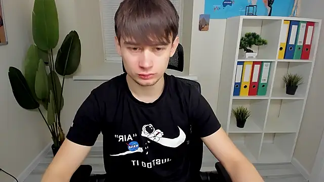 AlejandroEllias online show from February 3, 2026, 6:51 am