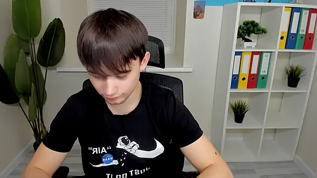 AlejandroEllias online show from February 3, 2026, 6:57 pm