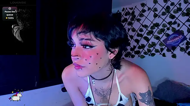 Anny Kiitty online show from May 18, 2026, 4:07 am