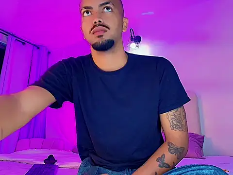 Snapshot of KMichelle1 chatting on December 2, 2025, 3:12 am KMichelle1 online show from December 2, 2025, 3:12 am