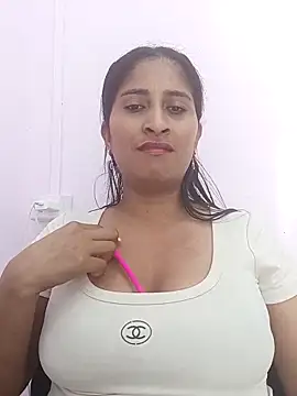 CarolinaNavas33 online show from March 28, 2026, 9:03 pm