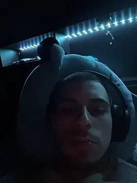 daddyshomeee  online show from April 1, 2026, 4:46 am